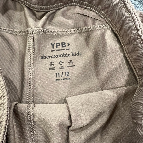 Abercrombie Kids Tan YPB Active Shorts. Size 11/12 - Picture 2 of 2